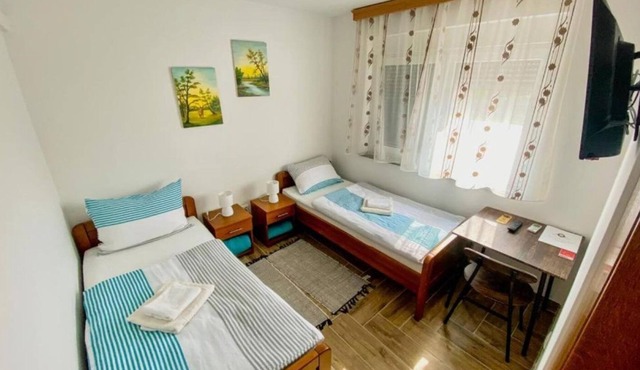 Apartment Verde - rooms with private bathrooms: R5(2) - Vrbanja, Continental Croati, Croatia