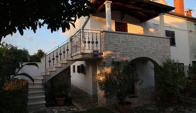 Apartment with balcony, private entrance, close to the beach and the center.