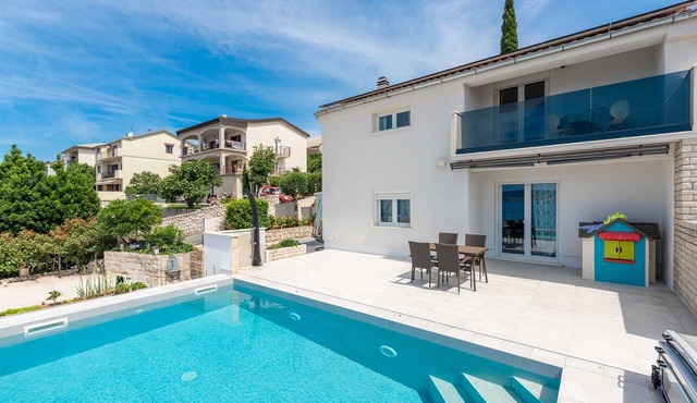 Apartment with pool by aneo travel