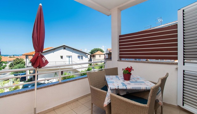Apartments Čaće (37742-A2) - Brodarica