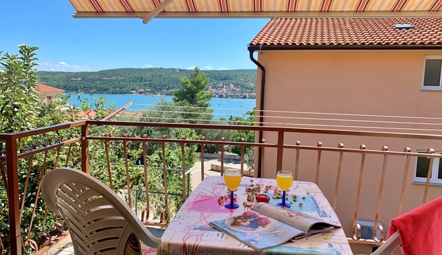Apartments Šantić (64351-A1) - Čižići - island Krk