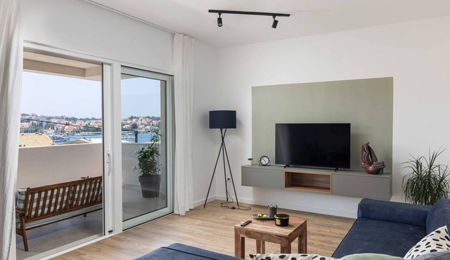 Apartments aMare - Three Bedroom Apartment with Balcony and Sea View in Dubrovnik