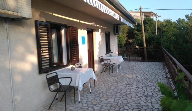 Apartments and rooms Sanja