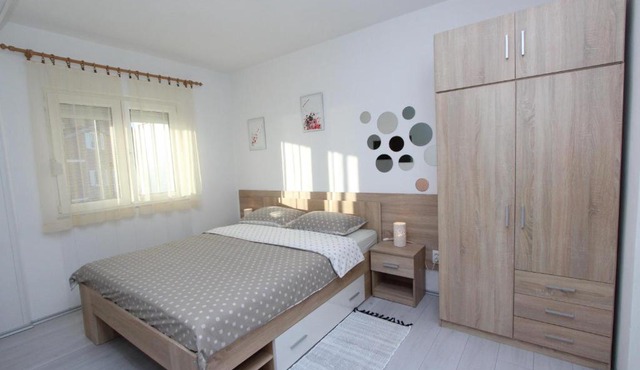 Apartments and Room Eva