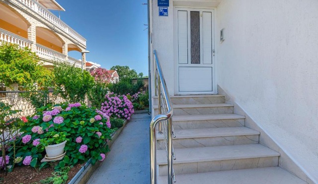 Apartments and Rooms Josipa