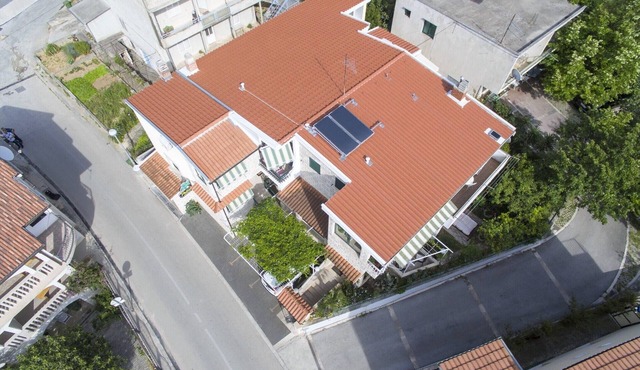 Apartments and rooms Palmina, (13527), Makarska, hr