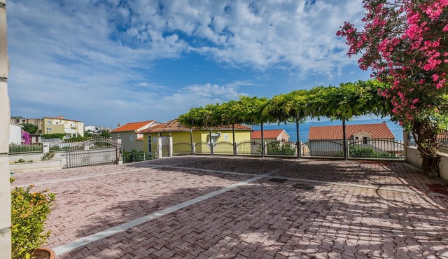Apartments and rooms Zorka, (13613), Duce, hr