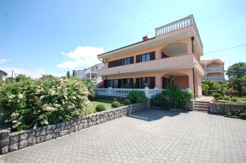 Apartments Andrea by El-Pi Tours in Njivice