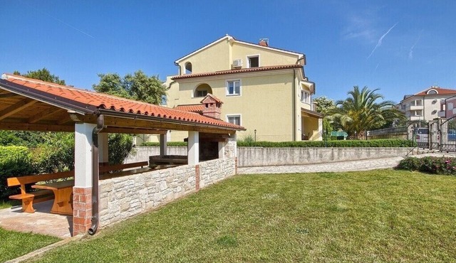 Apartments Anton, (13975), Premantura, hr