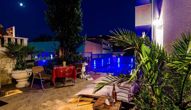 Apartments Aura - Comfort Studio Apartment a with shared swimming pool