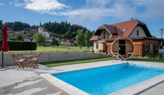 Apartments Bukor with seasonal pool in Lukovica
