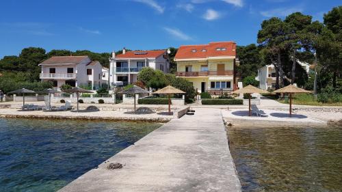 Apartments by the sea Brgulje, Molat - 16217 in Molat