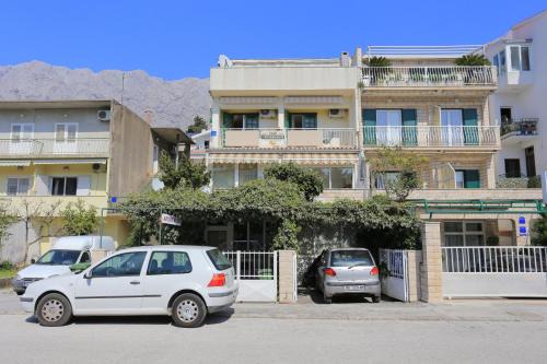 Apartments by the sea Makarska - 13222 in Makarska