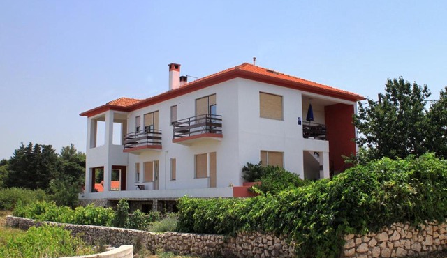 Apartments by the sea Ugljan - 830