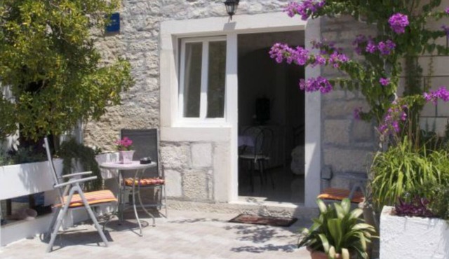 Apartments Djurdjica (16181-A1) - Povlja - island Brac