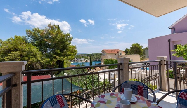 Apartments Dalis (10933-A2) - Milna - island Brac in Milna - island Brac