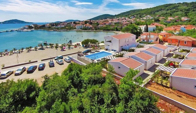Apartments Dalmatia in Preko, island Ugljan, with swimmingpool
