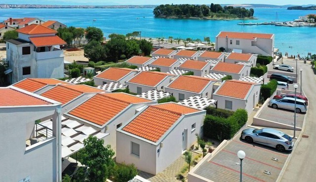 Apartments Dalmatia in Preko, island Ugljan, with swimmingpool