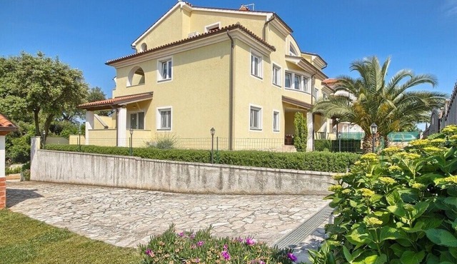 Apartments Donata, (13967), Premantura, hr