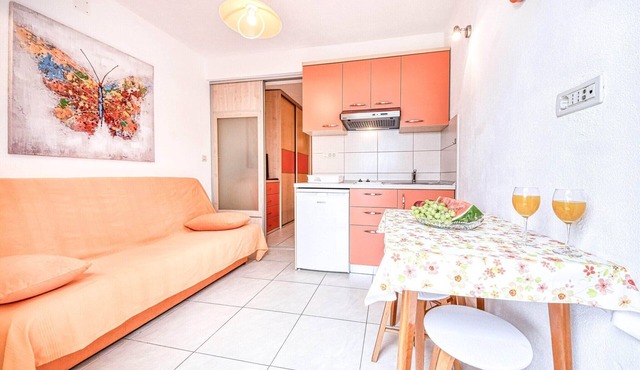 Apartments Gracin - One Bedroom Apartment with Terrace (A1) in Povlja