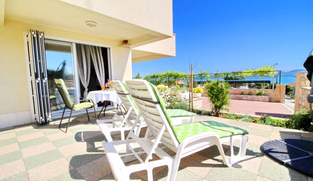 Apartments Gusti - Studio Apartment with Terrace and Sea View