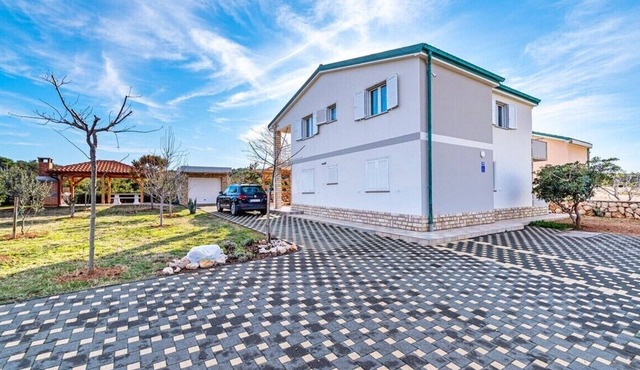 Apartments Ivan, (14610), Ražanac, hr