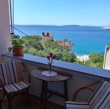 Apartments Julia - Accommodation near the beach