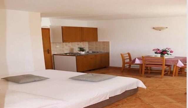 Apartments Juras - Studio Apartment with Balcony and Side Sea View (Tea)