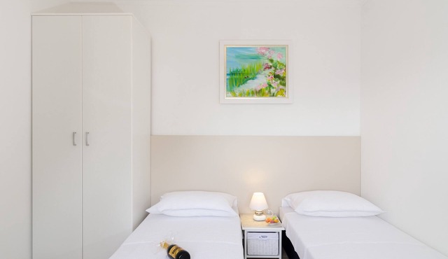 Apartments Kapelica - Twin or Double Room with Terrace and Sea View in Dubrovnik