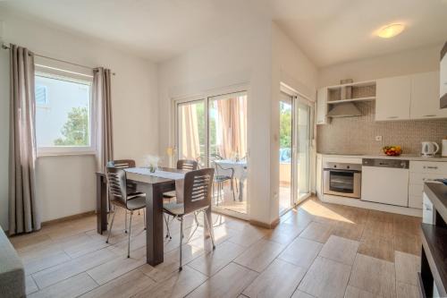 Apartments Kristina in Milna
