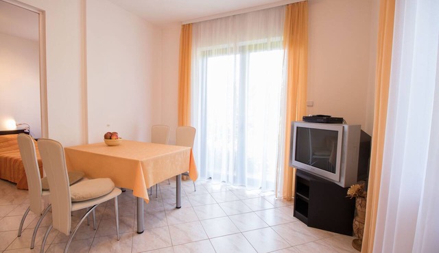 Apartments Laura (65931-A1) - Matulji