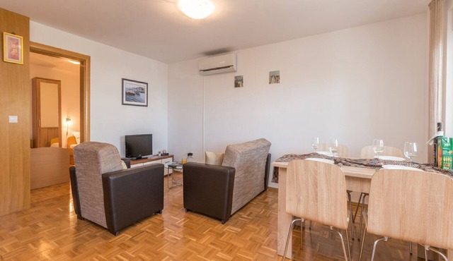 Apartments Lilly - Two Bedroom Apartment with Terrace and Sea View