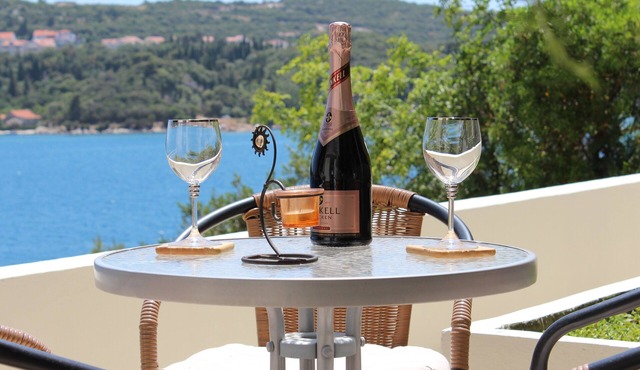 Apartments Lozica - Comfort Studio Apartment with Terrace and Sea View in Mokosica