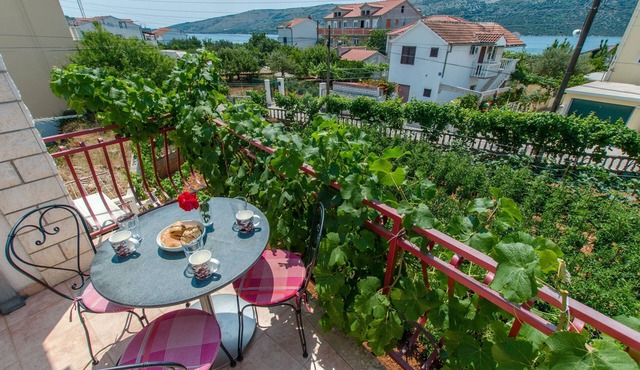 Apartments Mala Dalmacija (29691-A1) - Poljica