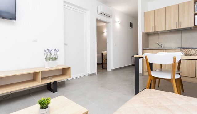 Apartments Medena (97921-A10) - Seget Donji
