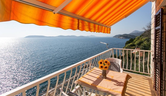 Apartments Neve - Two-Bedroom Apartment with Balcony and Sea View in Stikovica