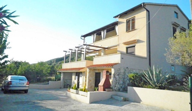 Apartments Vesna, (14684), Supetarska Draga, hr