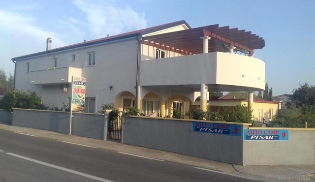 Apartments with a parking space Seline, Paklenica - 12460