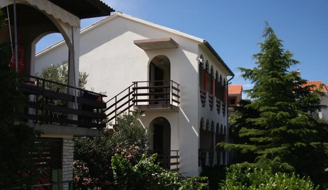 Apartments with a parking space Murter - 5102