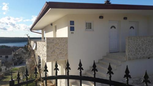 Apartments with parking space Gornji Karin, Novigrad - 16610