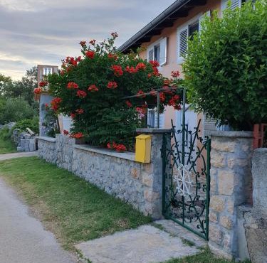 Apartments with parking space Seline, Paklenica - 17390