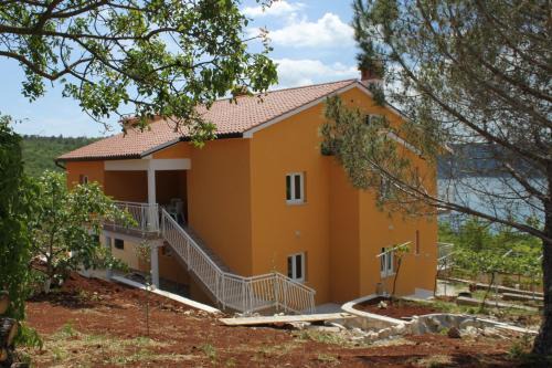 Apartments with parking space Trget, Rasa - 7687 in Trget