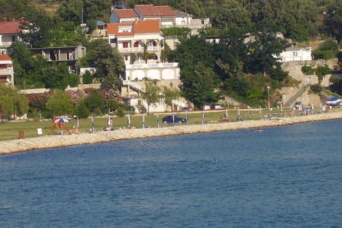 Apartments with parking space Lopar, Rab - 16389 in Rab