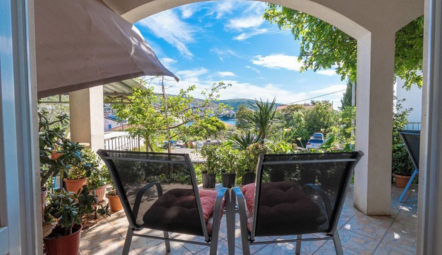 Apartments Zlatka (123341-A1) - Okrug Gornji (Ciovo)