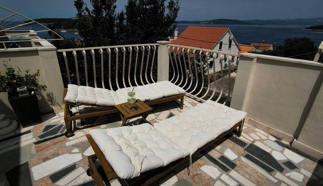 Apartments ZB (10175-A2) - Maslinica in Maslinica