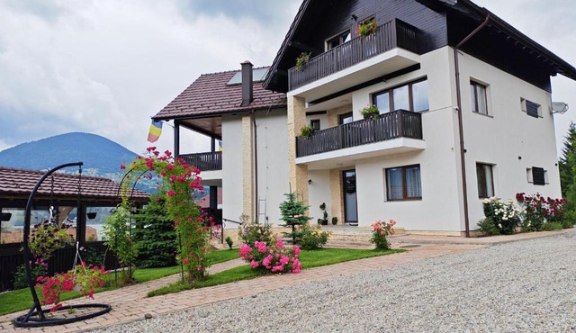 Aqualina Colibita - pe malul lacului in Bistrita Bargaului