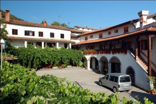 Arkade turizem in Črniče