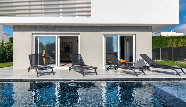 Athos by Interhome