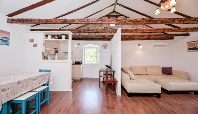 Autenthic mediterranean apartment in lovely Mošćenička Draga