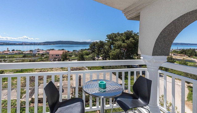 Awesome apartment in Kastel Sucurac with WiFi